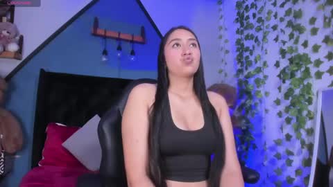 Snapshot of nayla_pierce chatting on May 4, 12:56 pm nayla_pierce online show from May 4, 12:56 pm