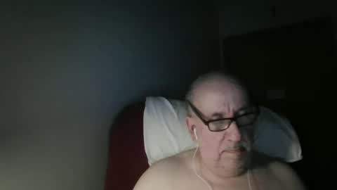Snapshot of needlesslove chatting on April 19, 1:16 am Tom online show from April 19, 1:16 am