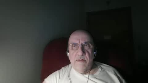 Snapshot of needlesslove chatting on May 1, 12:04 am Tom online show from May 1, 12:04 am