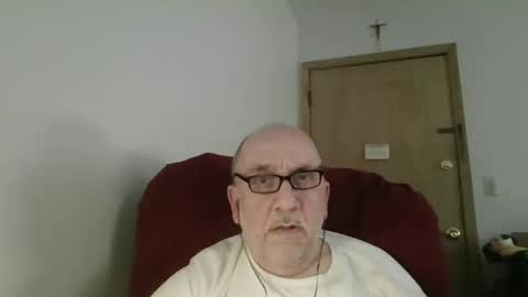 Snapshot of needlesslove chatting on May 14, 11:22 pm Tom online show from May 14, 11:22 pm