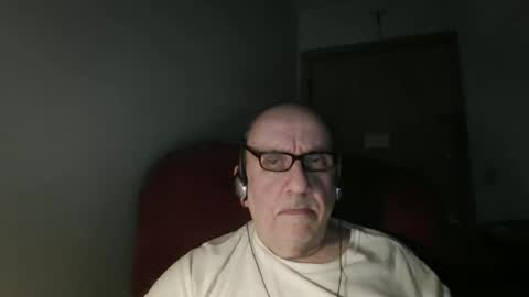 Snapshot of needlesslove chatting on May 23, 1:11 am Tom online show from May 23, 1:11 am