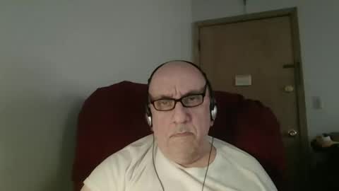 Snapshot of needlesslove chatting on May 29, 11:47 pm Tom online show from May 29, 11:47 pm