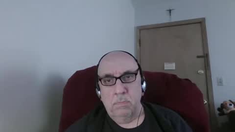 Snapshot of needlesslove chatting on May 31, 9:05 pm Tom online show from May 31, 9:05 pm