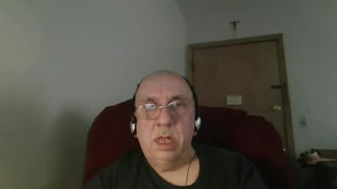 Snapshot of needlesslove chatting on June 14, 9:39 pm Tom online show from June 14, 9:39 pm