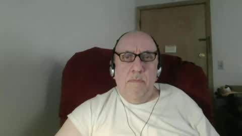 Snapshot of needlesslove chatting on June 15, 11:07 pm Tom online show from June 15, 11:07 pm