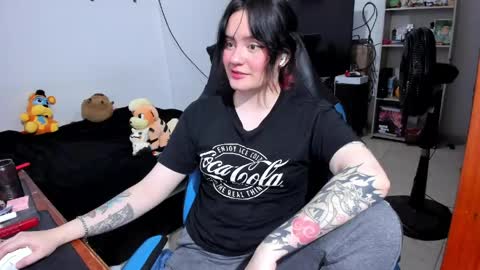 Geek Nicole    im Neeko UwU online show from April 15, 7:58 pm