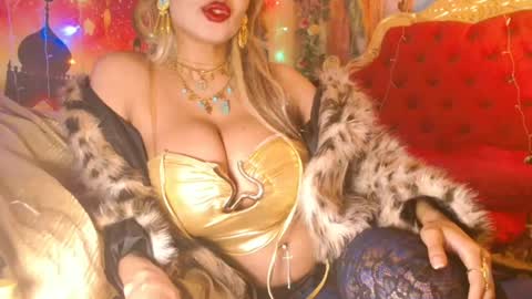 Snapshot of nefertari8 chatting on June 22, 1:18 am nefertari8 online show from June 22, 1:18 am