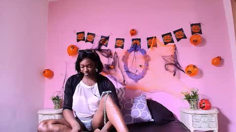 Snapshot of nehandaclarck_ chatting on October 10, 10:20 pm Nehanda online show from October 10, 10:20 pm