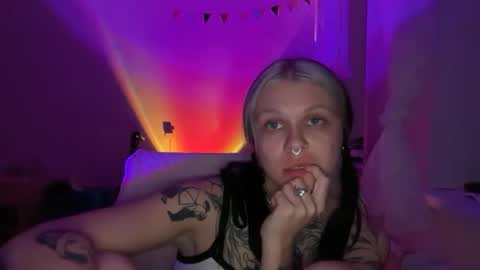 Snapshot of neilanna chatting on May 4, 7:10 pm Neilanna online show from May 4, 7:10 pm