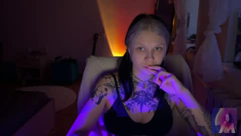 Snapshot of neilanna chatting on May 17, 7:10 pm Neilanna online show from May 17, 7:10 pm