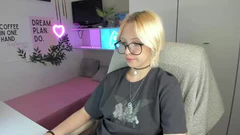 Kate online show from May 18, 8:36 pm