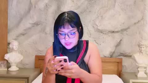 Snapshot of nekovamp_ chatting on August 6, 4:42 pm V I X E N online show from August 6, 4:42 pm