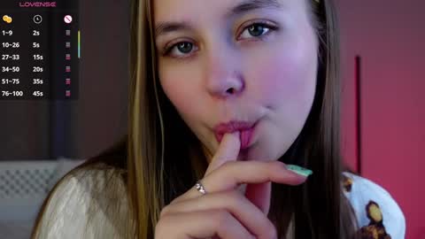 Snapshot of neldaaskins chatting on February 7, 1:47 am Lana online show from February 7, 1:47 am