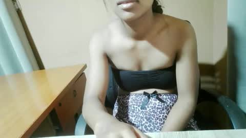 nelia_84 online show from May 5, 5:59 am
