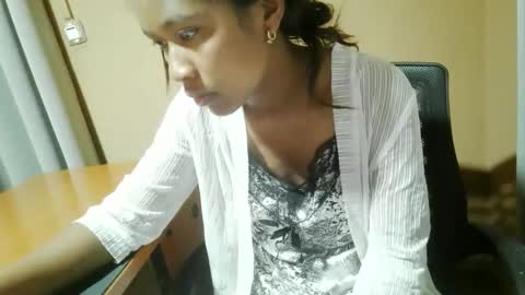nelia_84 online show from May 8, 3:12 am