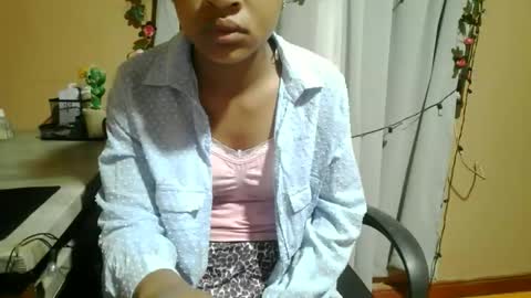 nelia_84 online show from May 24, 3:11 am