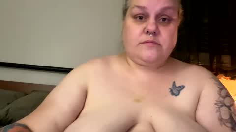 Snapshot of nellatlas chatting on February 13, 4:00 am Nellie Atlas online show from February 13, 4:00 am