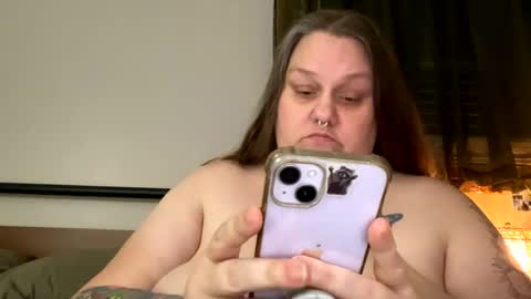 Snapshot of nellatlas chatting on February 16, 1:36 am Nellie Atlas online show from February 16, 1:36 am