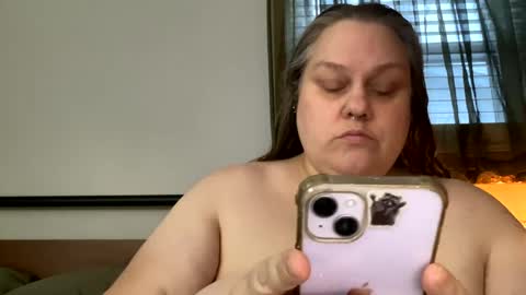 Snapshot of nellatlas chatting on February 17, 11:31 pm Nellie Atlas online show from February 17, 11:31 pm