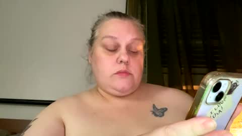 Snapshot of nellatlas chatting on October 24, 2:52 am Nellie Atlas online show from October 24, 2:52 am