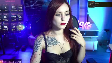 Snapshot of nelle_ chatting on December 2, 9:56 am online show from December 2, 9:56 am