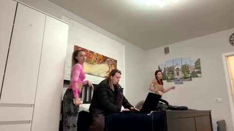 nelly_yy online show from February 8, 1:44 pm