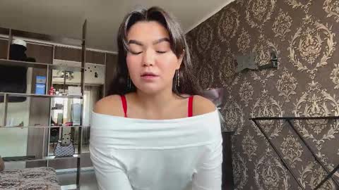 Snapshot of nellytarallo chatting on March 14, 8:42 am Ava online show from March 14, 8:42 am