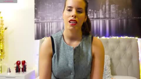 Snapshot of nenette_love chatting on March 5, 6:59 pm Nenette online show from March 5, 6:59 pm