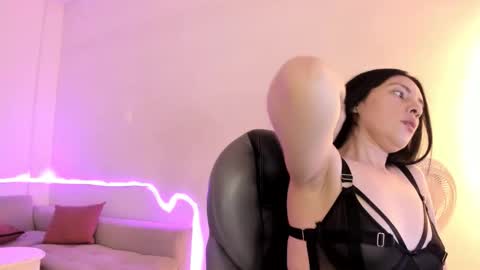 Snapshot of neo_sarah_ chatting on November 9, 6:33 am Sarah online show from November 9, 6:33 am