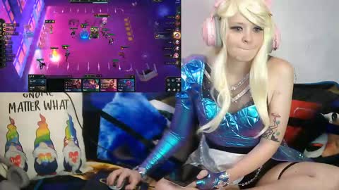 Snapshot of nerdgibbler chatting on February 21, 7:43 pm NerdGibbler online show from February 21, 7:43 pm