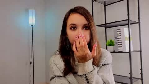 Snapshot of nerixalvire chatting on May 4, 3:19 pm Emily online show from May 4, 3:19 pm