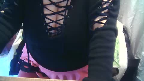 Snapshot of neslihan35 chatting on February 2, 10:28 pm neslihan online show from February 2, 10:28 pm