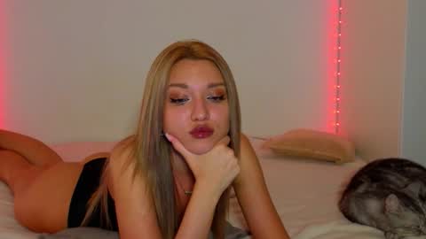 Nessa online show from November 14, 8:18 pm