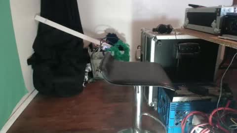 Snapshot of netgear70 chatting on February 9, 1:00 am netgear70 online show from February 9, 1:00 am