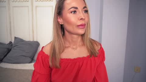 Snapshot of new_dee chatting on February 26, 9:21 am new dee online show from February 26, 9:21 am