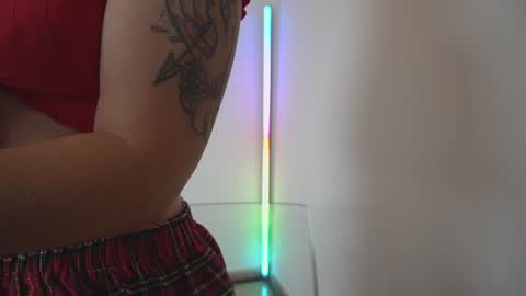 Snapshot of new_dee chatting on September 9, 8:14 am new dee online show from September 9, 8:14 am