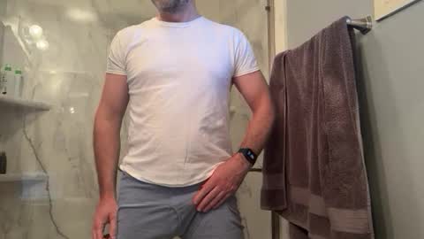 Snapshot of newguy_097 chatting on February 20, 12:07 am newguy_097 online show from February 20, 12:07 am