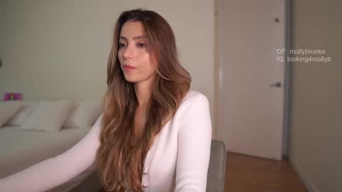 Snapshot of newmollybrooke chatting on September 25, 6:55 pm  all my links Here online show from September 25, 6:55 pm