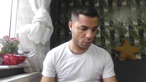 Snapshot of newworld0 chatting on February 9, 1:46 pm newworld0 online show from February 9, 1:46 pm