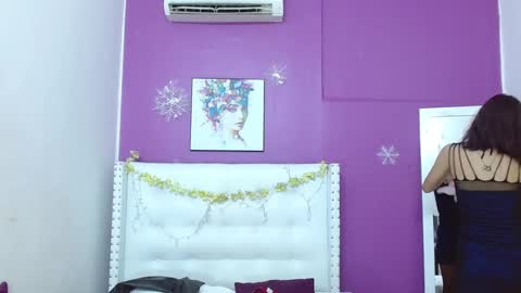 nextdoor_fantasy online show from December 28, 9:08 pm