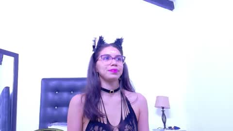 nextdoor_fantasy online show from March 17, 3:44 am
