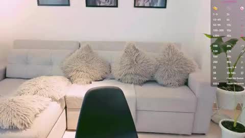 Snapshot of neythan__blaze chatting on October 6, 6:05 pm   online show from October 6, 6:05 pm