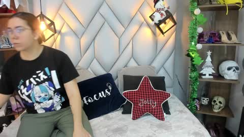 Snapshot of nezukokamado1_ chatting on December 27, 1:07 pm Milena online show from December 27, 1:07 pm