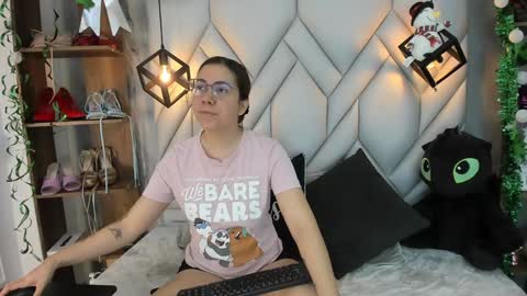 Snapshot of nezukokamado1_ chatting on January 6, 1:41 pm Milena online show from January 6, 1:41 pm