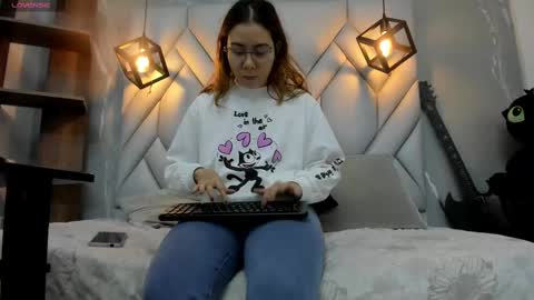 Snapshot of nezukokamado1_ chatting on February 17, 7:53 pm Milena online show from February 17, 7:53 pm