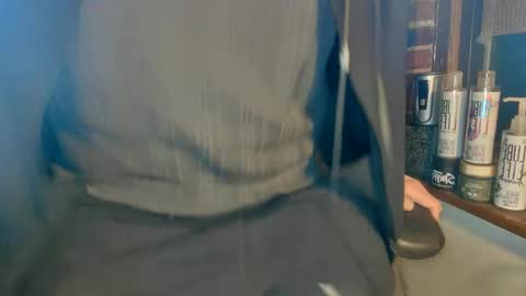 Snapshot of nfgwholoves2cum chatting on January 18, 1:30 am NFG  Nice Friendly Guy  Dick online show from January 18, 1:30 am
