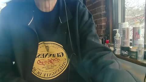 Snapshot of nfgwholoves2cum chatting on February 2, 9:23 pm NFG  Nice Friendly Guy  Dick online show from February 2, 9:23 pm
