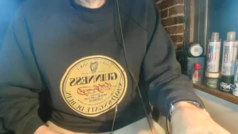 Snapshot of nfgwholoves2cum chatting on February 3, 10:43 pm NFG  Nice Friendly Guy  Dick online show from February 3, 10:43 pm