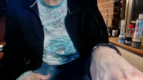 Snapshot of nfgwholoves2cum chatting on February 26, 11:26 pm NFG  Nice Friendly Guy  Dick online show from February 26, 11:26 pm