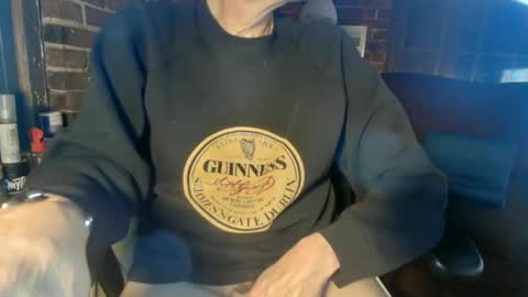 Snapshot of nfgwholoves2cum chatting on March 4, 2:06 am NFG  Nice Friendly Guy  Dick online show from March 4, 2:06 am